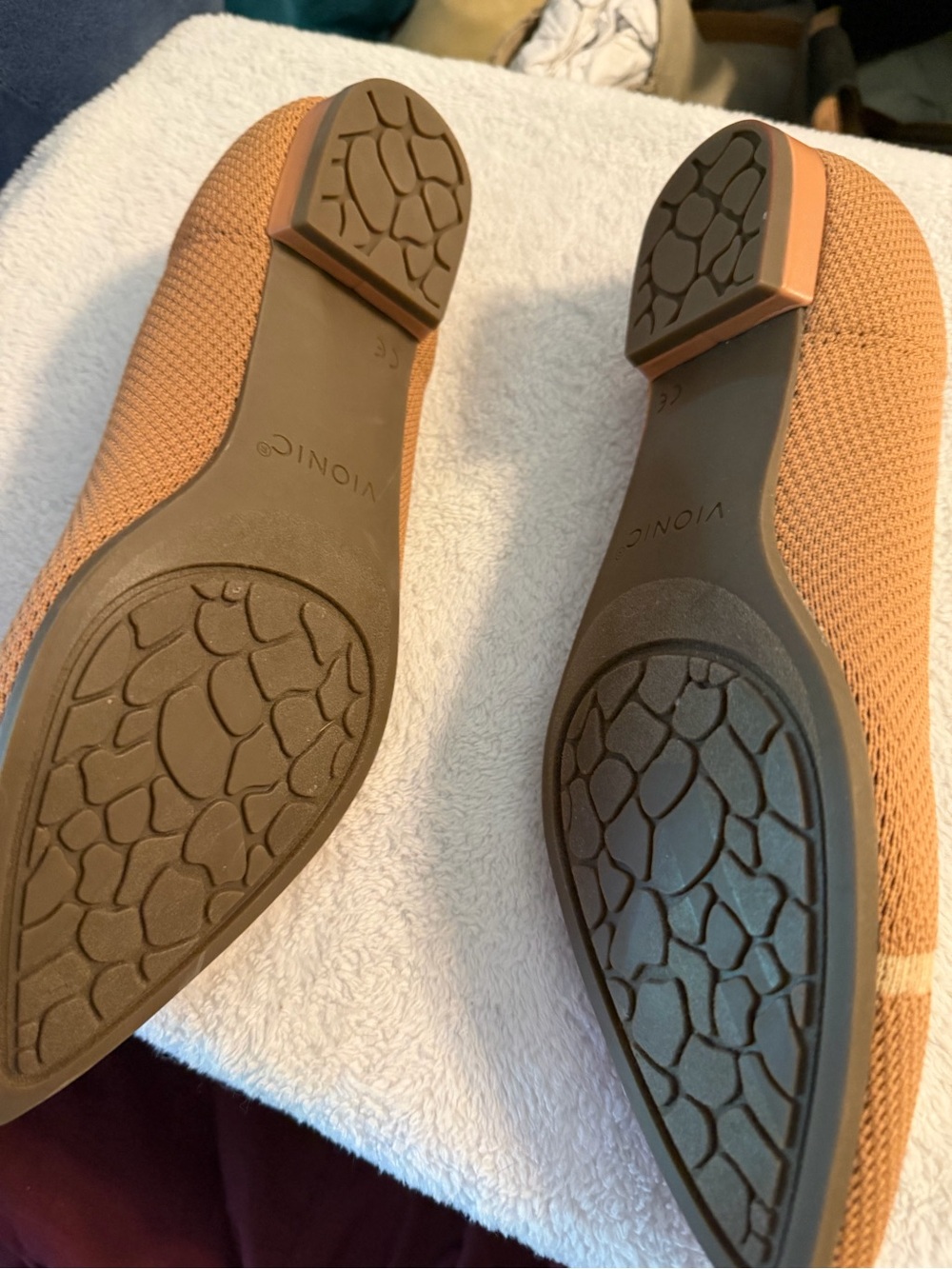 Vionic Women's Tan Knit Pointed-Toe Flats with Cream Trim - Picture 4 of 4